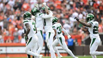 Jets score twice in final two minutes to pull off miraculous comeback win against Browns