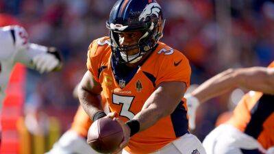 Russell Wilson shrugs off boos to lead Broncos to first win of 2022