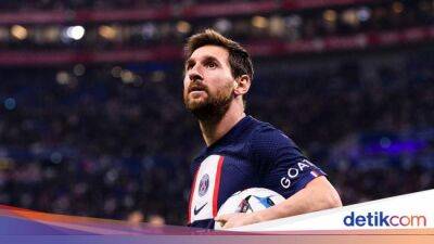 Lionel Messi - Paris Saint-Germain - Ini Asli Tendangan Bebas Messi atau dari Game FIFA sih? - sport.detik.com