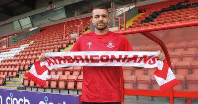 Airdrieonians sign former Motherwell defender