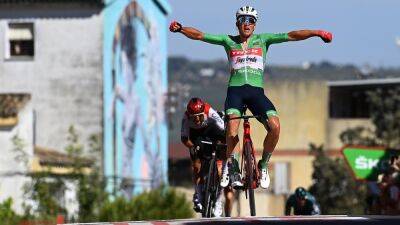 Vuelta points leader Mads Pedersen secures first stage win