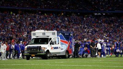 Buffalo Bills CB Dane Jackson taken to hospital for evaluation of neck injury after collision with teammate - espn.com - Los Angeles - state Tennessee - county Buffalo - state New York - county Park
