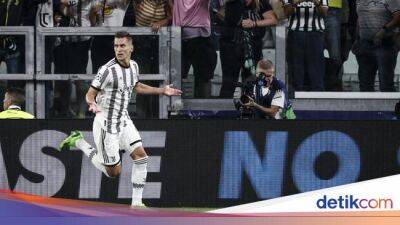 Robert Lewandowski - Arkadiusz Milik - Lewandowski: Milik Hidup Lagi, Cocok di Juventus - sport.detik.com