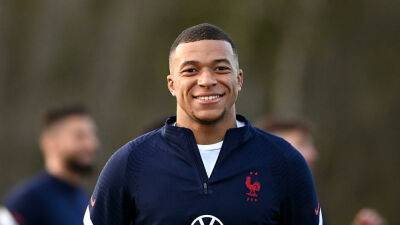 Kylian Mbappe - French football to review players' image rights after Mbappé boycott - france24.com - France - Denmark - Austria