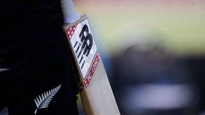 New batter on strike even if players cross during catch - ICC