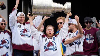 Colorado Avalanche give Nathan MacKinnon eight-year extension