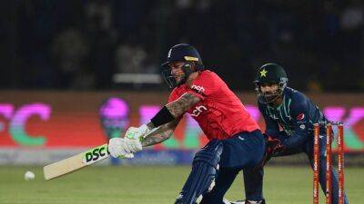 Phil Salt - Alex Hales - Moeen Ali - Alex Hales back in style as England win first T20 in Pakistan - thenationalnews.com - Pakistan -  Karachi - county Hale