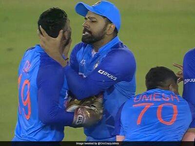 Watch: Rohit Sharma Jokingly Chokes Dinesh Karthik After DRS Leads To Wicket In 1st T20I vs Australia