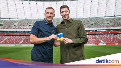 Robert Lewandowski - C.Di-Grup - Lewandowski Pakai Ban Kapten Ukraina di Piala Dunia 2022 - sport.detik.com - Argentina - Saudi Arabia