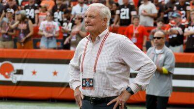 Garrett Wilson - Joe Flacco - Fan arrested for allegedly throwing bottle at Browns owner Jimmy Haslam - cbc.ca - New York - county Brown - county Cleveland