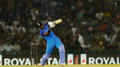Watch: Hardik Pandya Hits Hat-Trick Of Sixes Off Last 3 Balls In 1st T20I vs Australia