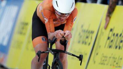 Van Vleuten a doubt for world championships road race after relay crash