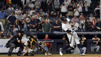 Roger Maris - Giancarlo Stanton - Aaron Judge hits 60th home run, equals Babe Ruth's single-season tally in dramatic Yankees 9-8 win over Pirates - edition.cnn.com - Usa - New York