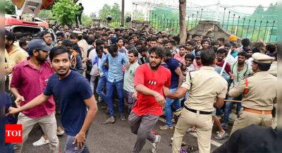 India vs Australia, 3rd T20I: 4 injured in jostling to buy tickets - timesofindia.indiatimes.com - Australia - India