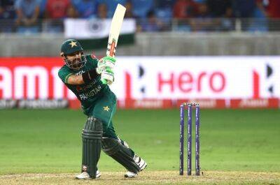 Record-breaking Rizwan, Azam star as Pakistan down England