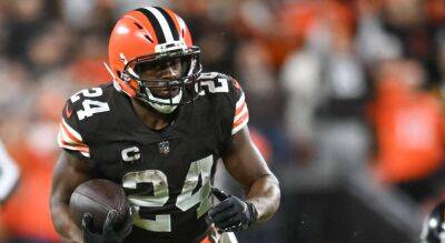 Nick Chubb runs through Steelers' defense as Browns wipe out division rival