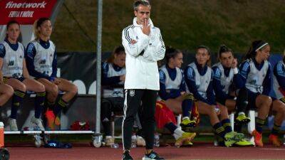 Spanish women refuse to play for national team's coach