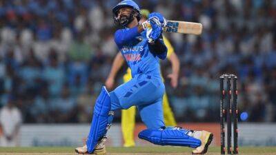 Watch: Dinesh Karthik Finishes 2nd T20I vs Australia In Style With Six And Four In Last Over