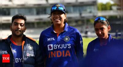 Kate Cross - Amy Jones - Tammy Beaumont - Sophie Ecclestone - Sophia Dunkley - Shafali Verma - Alice Capsey - 3rd ODI: England to bowl first in Jhulan Goswami's final outing - timesofindia.indiatimes.com - Britain - India