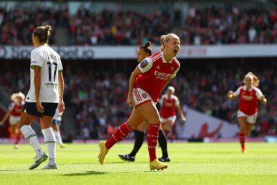 Vivianne Miedema - North London - Arsenal run riot over Spurs as Emirates sets new WSL attendance record - givemesport.com - Jordan