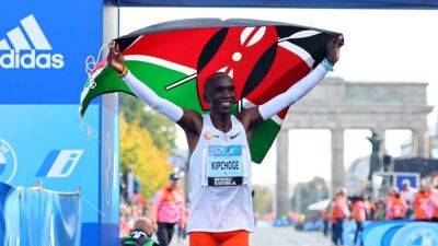 Eliud Kipchoge - Kenya's Kipchoge shatters marathon world record in Berlin - channelnewsasia.com - Germany -  Berlin - Kenya