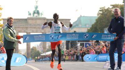 Eliud Kipchoge - Kenya's Eliud Kipchoge breaks own world record in Berlin Marathon victory - edition.cnn.com - Ethiopia -  Vienna - Kenya - county Marathon