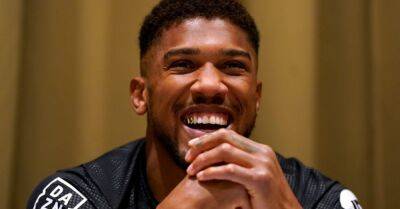 Anthony Joshua insists he will sign the contract to fight Tyson Fury