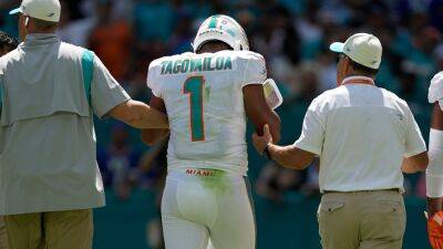 Dolphins' Tua Tagovailoa appears woozy after taking hit, briefly leaves game with head injury