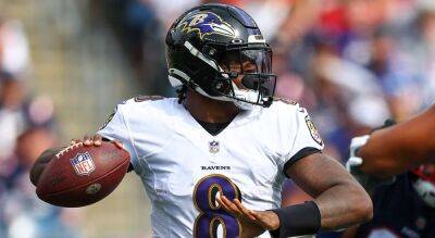 Lamar Jackson totals 5 touchdowns in win over turnover-happy Patriots
