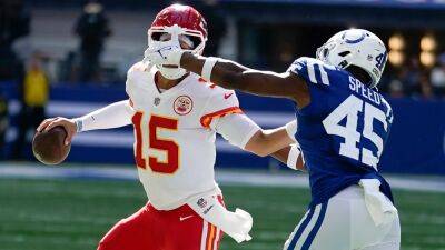 Patrick Mahomes has tense chat with Eric Bieniemy, Chiefs sputter in stunning loss to Colts