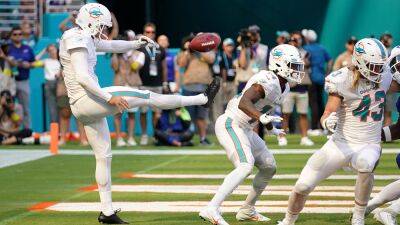 Mike Macdaniel - Miami Dolphins - Mark Sanchez leads 'butt punt' jokes as Dolphins manage to survive late-game debacle - foxnews.com - Usa - Florida - county Miami - New York -  Sanchez -  New Orleans - county Garden -  Baltimore