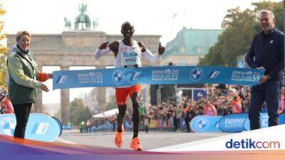 Eliud Kipchoge - Paris Di-Olimpiade - Eliud Kipchoge Pecahkan Rekor Dunia di Berlin Marathon 2022 - sport.detik.com - Ethiopia - Kenya - county Marathon