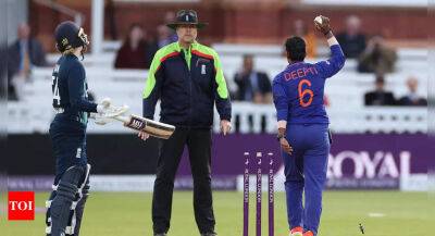 Alex Hales - Had warned Charlie Dean for leaving the crease early repeatedly, told umpires too: Deepti Sharma - timesofindia.indiatimes.com - Britain - India -  Kolkata -  New Delhi