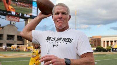 Ex-NFL QB Favre sought welfare money for football facility, texts reveal