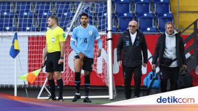 Araujo Cedera Bela Uruguay, Barcelona Bisa Dapat Ganti Rugi FIFA