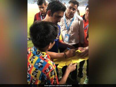 Watch: Gautam Gambhir Makes Day Of Young Fan By Giving Him Autograph