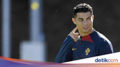 Cristiano Ronaldo - Fernando Santos - Portugal Vs Spanyol: Ronaldo Latihan dengan Wajah Babak Belur - sport.detik.com - Manchester - Portugal -  Santos