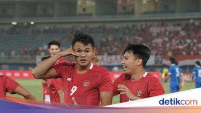 Marc Klok - Dimas Drajad - Dimas Drajad Si Nomor 9 yang Dicari, Bicara Peran dan Kelebihannya - sport.detik.com - Indonesia
