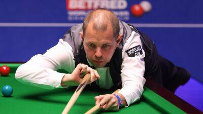 Mark Williams - Barry Hawkins - Robbie Williams - Barry Hawkins imperious in win over Kyren Wilson at British Open, plays Steven Hallworth or Hammad Miah next - eurosport.com - Britain - Germany - county Wilson