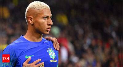 Thiago Silva - Watch: Banana thrown at Richarlison as Brazil thrash Tunisia - timesofindia.indiatimes.com - Qatar - Serbia - Brazil - Argentina - Tunisia -  Tunisia