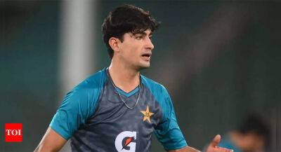 Shaheen Afridi - Naseem Shah rushed to hospital with viral infection, to miss 5th T20I against England - timesofindia.indiatimes.com - Pakistan -  Lahore -  Karachi