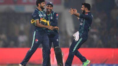 Pakistan debutant Aamer Jamal bowls superb last over in tense Lahore T20 win over England