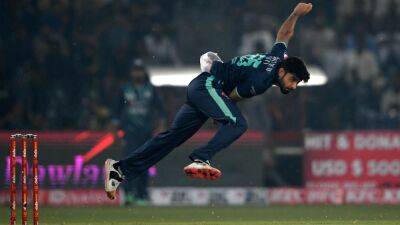 Watch: Pakistan Debutant Holds His Nerves In Final Over To Deny England In 5th T20I