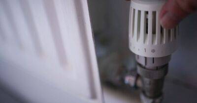 Plumber issues warning to anyone who puts clothes on radiators to dry - manchestereveningnews.co.uk - Jordan