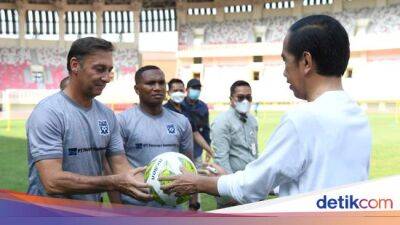 Pesan Jokowi ke Pelatih Papua Football Academy: Titip Anak-anak, Coach - sport.detik.com - Indonesia