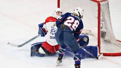 U.S. routs Czechs to reach final of women's hockey worlds