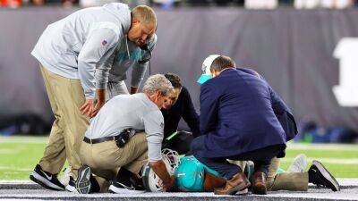 Mike Macdaniel - Miami Dolphins quarterback Tua Tagovailoa taken to hospital with head and neck injuries - espn.com -  Miami -  Cincinnati