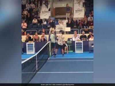 Corentin Moutet - Watch: Tennis Stars Get Into Physical Altercation After Match In France - sports.ndtv.com - France - Bulgaria