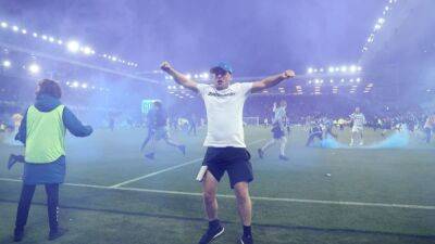 Patrick Vieira - Everton fined for pitch invasions during Palace win - channelnewsasia.com