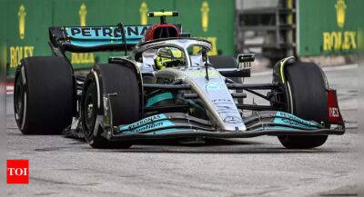 Max Verstappen - Lewis Hamilton - Sergio Perez - Charles Leclerc - Carlos Sainz - F1: Hamilton fastest in Singapore ahead of title-chasing Verstappen - timesofindia.indiatimes.com - Britain - Japan - county George - Singapore -  Singapore - county Russell